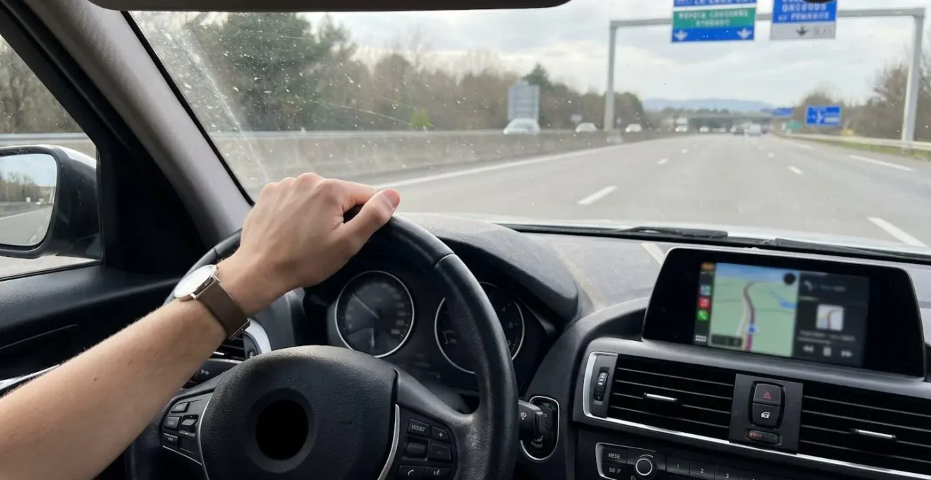 Conducteur au volant d